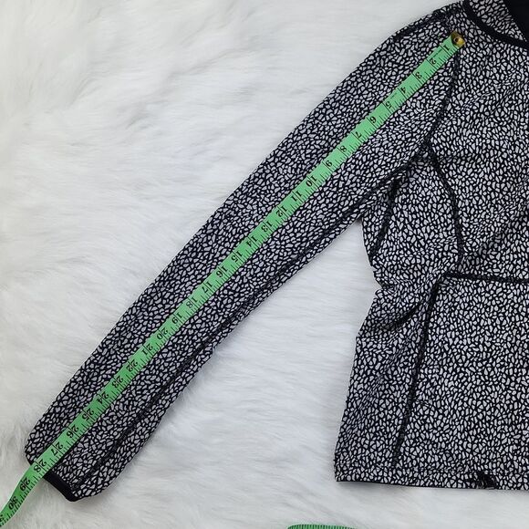 Lululemon Fast Track Reversible Zip-up Jacket Black White Women's size 6‎ - Picture 15 of 15